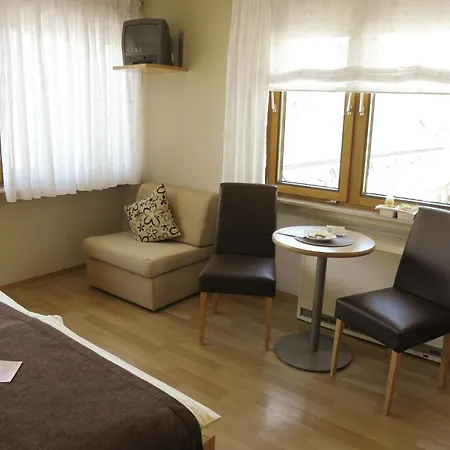 Garni Haus Weiskopf بيت ضيافة ترير